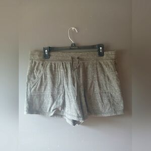 ATHLETICA WOMEN'S SIZE LARGE (12-14) OLIVE GREEN SPRING/SUMMER SHORTS  💚
